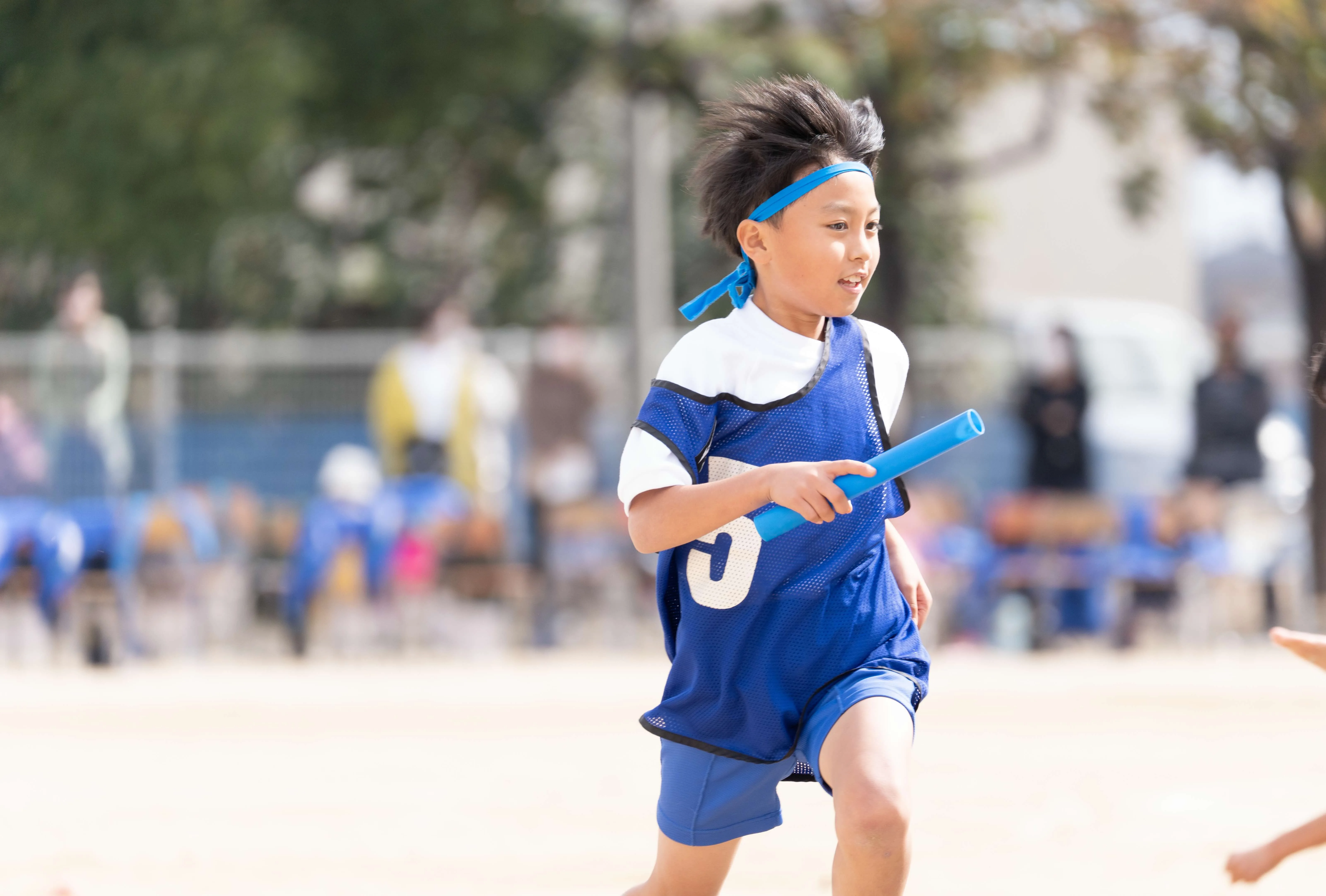 スポーツをする子ども 子ども靴 スポーツをしている子ども