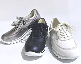 快適<span class='_small'>で<br class='_pc'>きれいな靴</span>