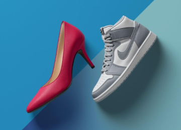 ヒール靴とスニーカー